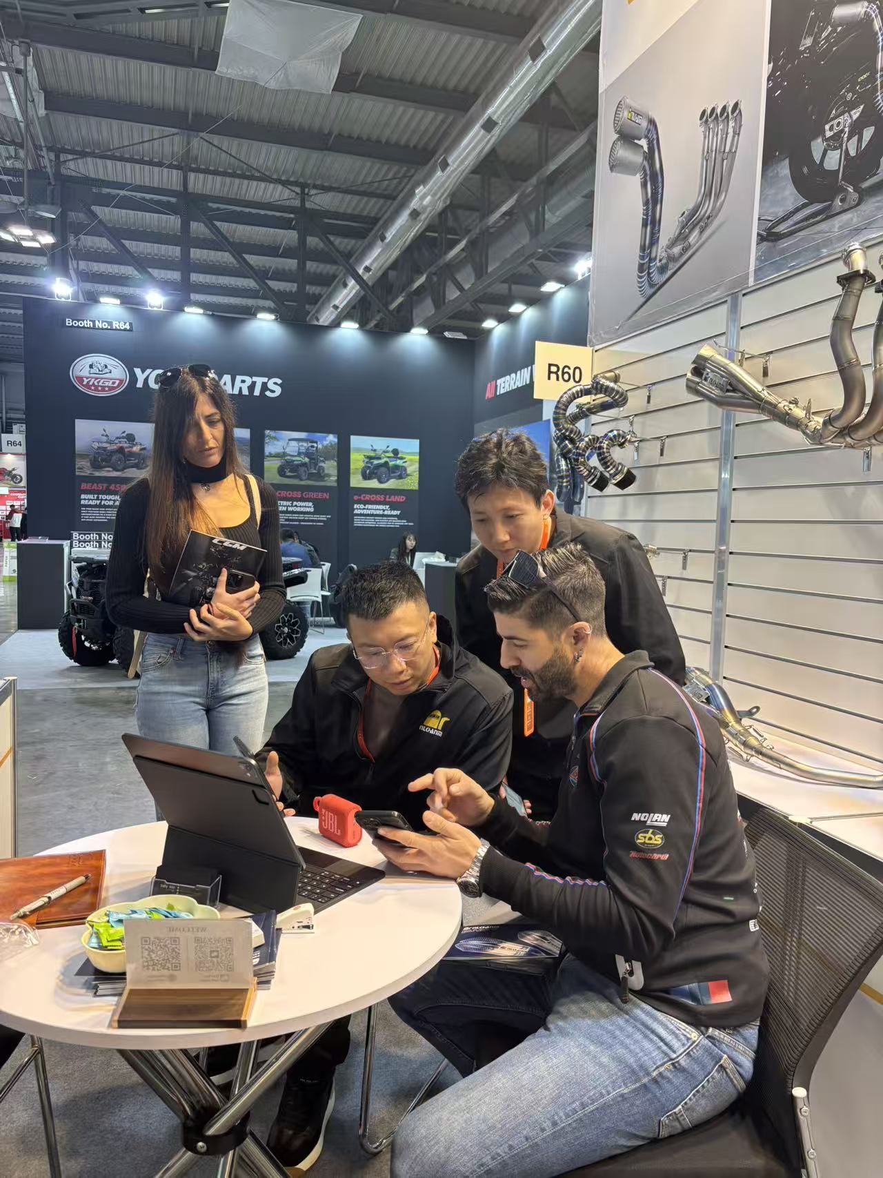 Dag 2 by EICMA 2025: Ervaar die krag en passie by Jilang-motorfietsuitlaatstelsels!