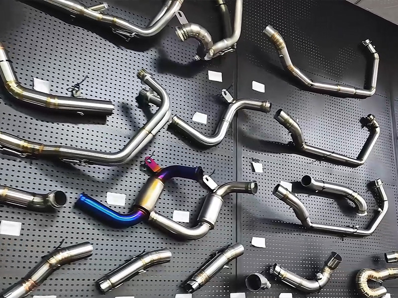 Kompletn&iacute; průvodce v&yacute;fukov&yacute;mi syst&eacute;my motocyklů